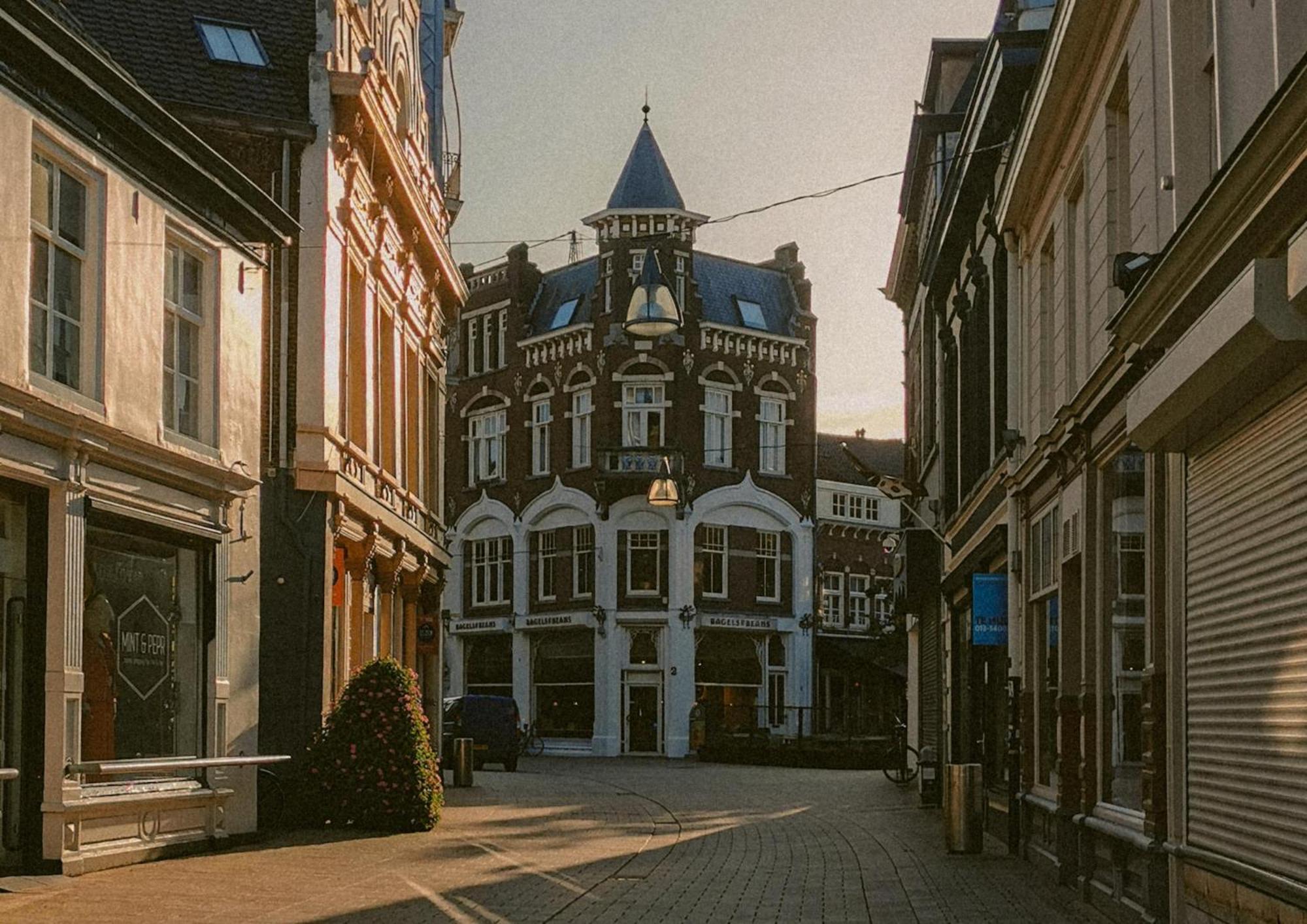6P Hotspot Wifi Near Poppodium013 And City Center Tilburg Bagian luar foto